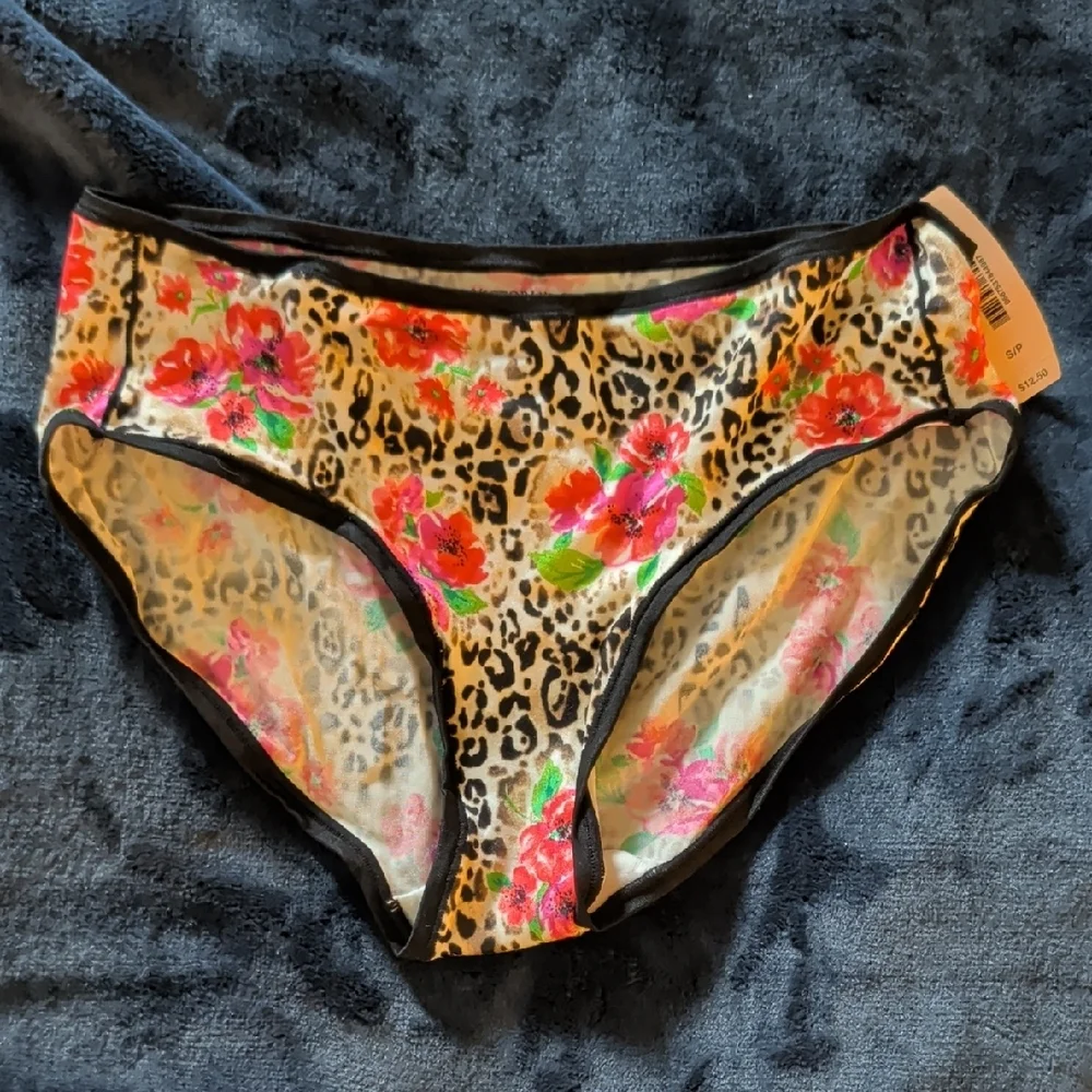 NWT Victoria's Secret Hip Huggers In Floral Leopard Print and Black Paisley - Picture 3 of 7
